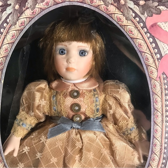 Vintage Grandma's Blessing Doll 1998 Hand-Painted Porcelain - Picture 3 of 8